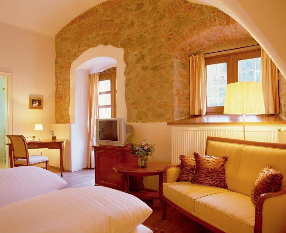 Schloss Muehldorf Hotel 4*